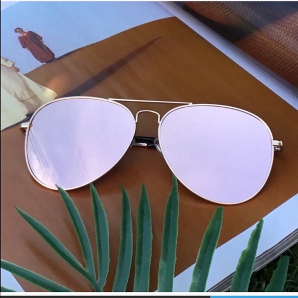 🚫SOLD🚫 Rose Gold Aviators Sunglasses 😎 - Picture 3 of 4